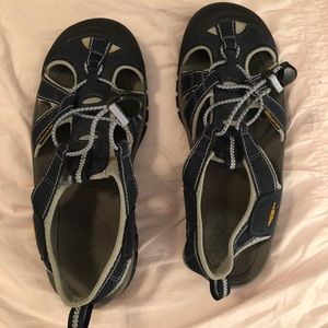 Size 9 keen Venice outdoor water sandal. EUC